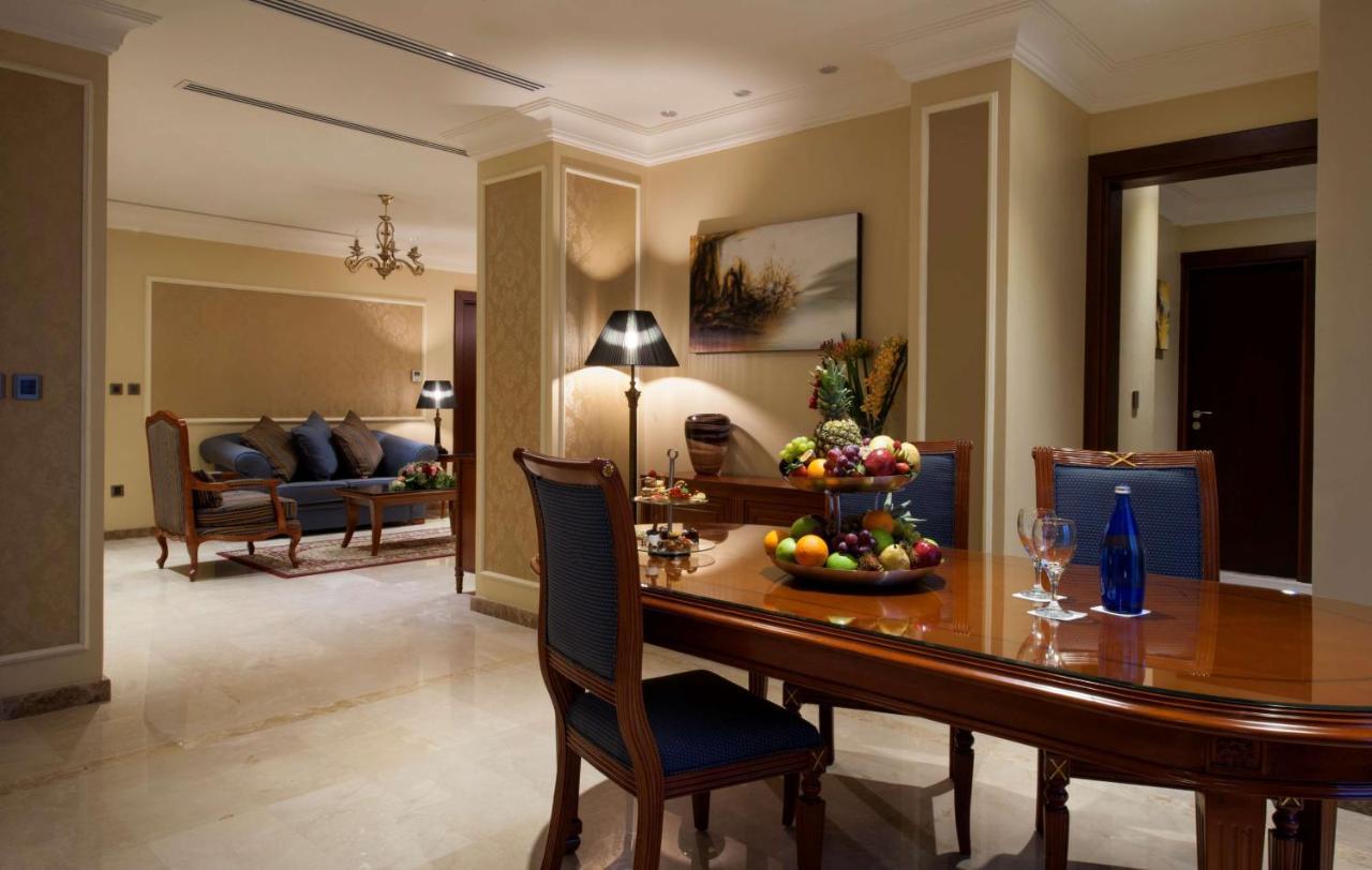 โรงแรมเรดิสัน บลู ดาห์รัน อัลโคห์บาร์ ภายนอก รูปภาพ